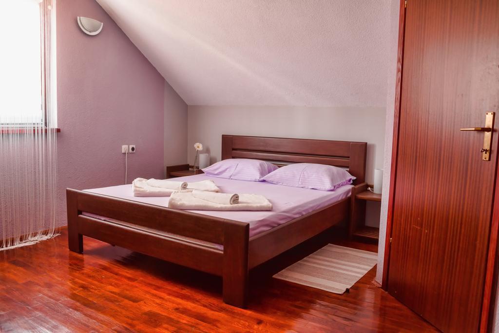 Apartments And Rooms Stefanac Slunj Pokoj fotografie