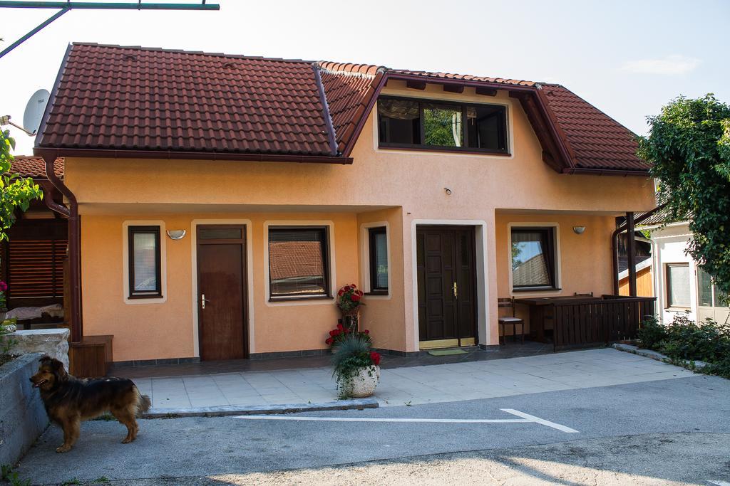 Apartments And Rooms Stefanac Slunj Pokoj fotografie