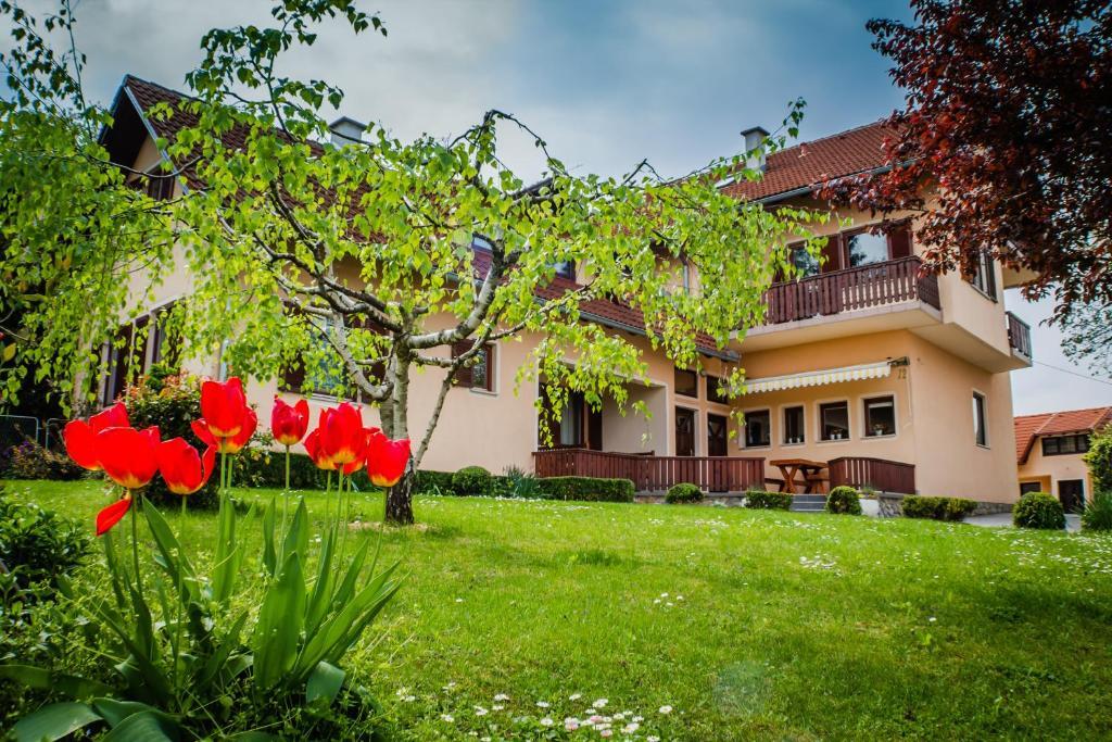 Apartments And Rooms Stefanac Slunj Exteriér fotografie